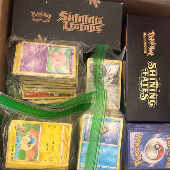 250 cards , mix base set til NOW, get commons, uncommons, rares , holos. - Picture 1 of 1